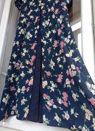 Платье в цветочный принт с поясом3 фото