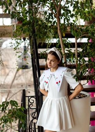 Платье детское, подростковое, нарядное, с белым вышитым воротником, нарядное, на выпускной, молочное5 фото