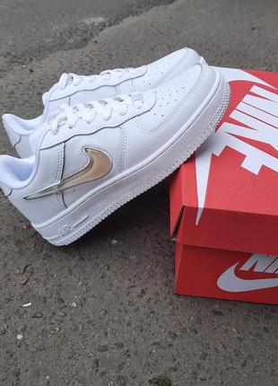 Шикарные женские кроссовки nike air force 1
белые2 фото