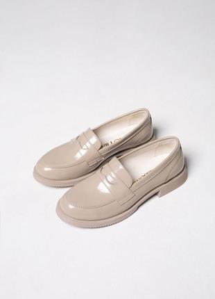 Лакированные туфли бежевые на низком ходу | 79519