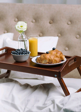 Столик для сніданку в постіль з масиву вільхи колір яблуня