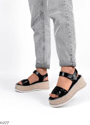 Босоніжки жіночі.