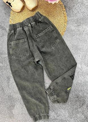 Стильные джинсы-джоггеры для парней6 фото