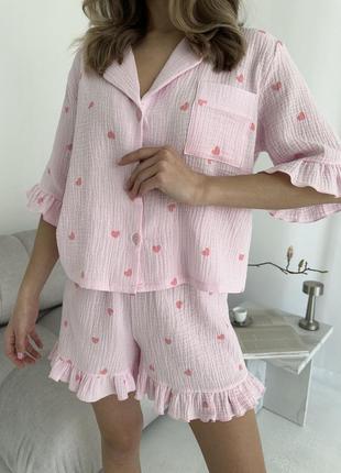Нежная розовая пижамка в сердечки с рюшами из натуральной и дышащей ткани муслин пижама3 фото