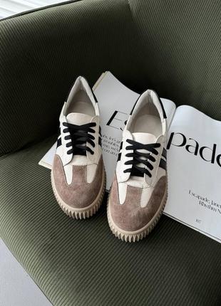 Коричневі кеди