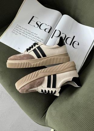 Коричневі кеди