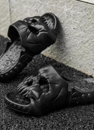 Тапочки унисекс беж с черепом в стиле готика гранж