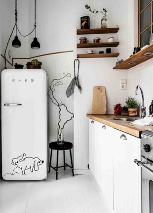 Вінілова кольорова декоративна наклейка самоклейна на двері холодильника "песик дзюрить" з оракалу1 фото