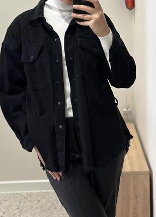 Черная джинсовая куртка, джинсовая рубашка6 фото