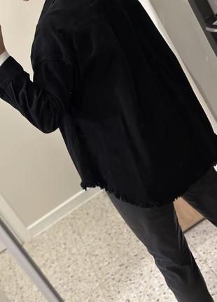 Черная джинсовая куртка, джинсовая рубашка8 фото