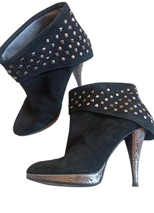 Испанские замшевые ботинки, ботинки