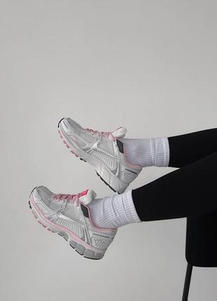 Женские кроссовки nike vomero 5 white/pink8 фото