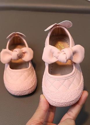 Детские туфли для маленьких девочек6 фото