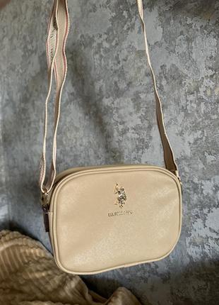 Оригинальная женская кросс-боди сумка u.s. polo vs assn. classic zip crossbody bag цвет бежевый3 фото