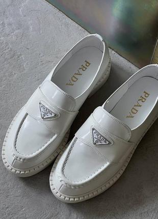 Жіночі лофери prada white brushed  leather loafers3 фото