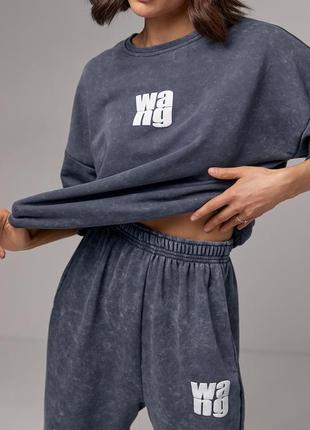 Спортивний костюм у техніці тай-дай з принтом wang футболка та джогери темно-сірий графітовий4 фото
