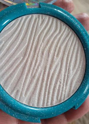 Ingrid cosmetics mermaid glow highlighter хайлайтер3 фото