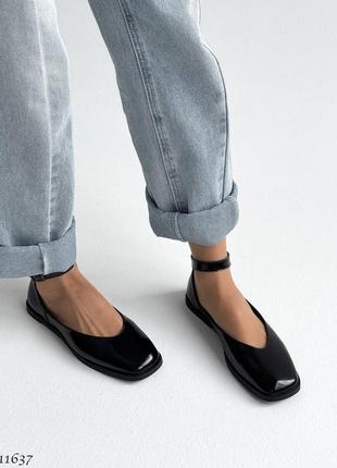 Черные натуральные лакированные лаковые трендовые туфли балетки с ремешком квадратным носом лак1 фото