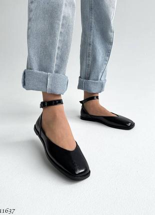 Черные натуральные лакированные лаковые трендовые туфли балетки с ремешком квадратным носом лак6 фото
