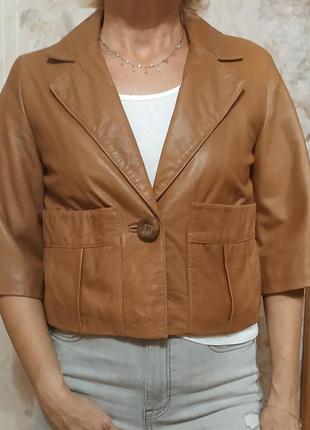 Стильная короткая куртка-пиджак из натуральной кожи2 фото