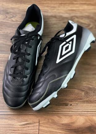 Футбольні бутси umbro