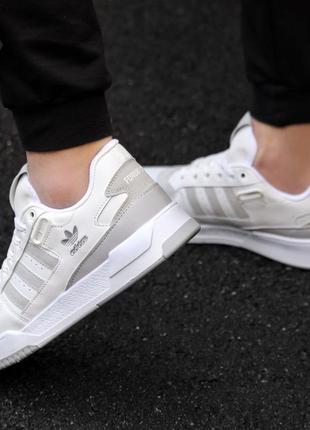 Мужские замшевые, белые с серым, стильные кроссовки adidas. от 40 до 44 гг. 5012 кк демисезонные2 фото