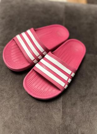 Шлепанцы для девочки оригинал adidas