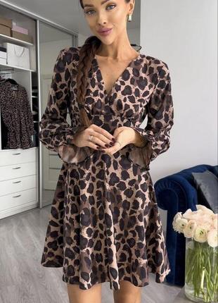 Платье мини с длинным рукавом и открытой спиной леопардовый принт5 фото