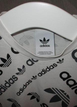 Футболка adidas з монограмами