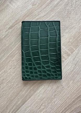 Обложка на паспорт из натуральной кожи крокодила зеленая