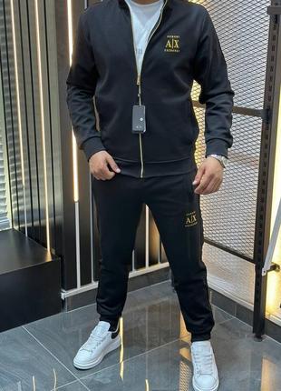 Мужской спортивный костюм