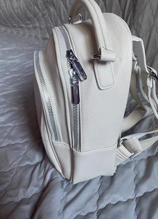 Стильний, якісний світлий рюкзак жіночий3 фото