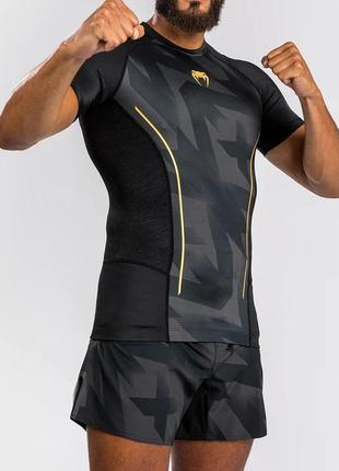 Мужской рашгард venum razor rashguard short sleeves - black/gold2 фото