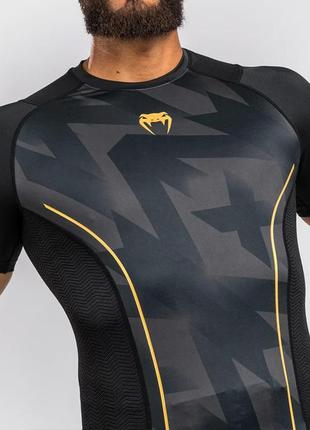 Мужской рашгард venum razor rashguard short sleeves - black/gold6 фото