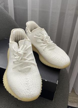 Кроссовки женские adidas yeezy boost белые1 фото