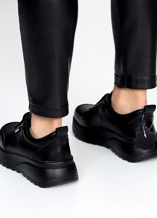 Легкие девчачье кожаные кроссовки, черный цвет на шнурках, повседневный вариант 36,37,39,40,41,382 фото
