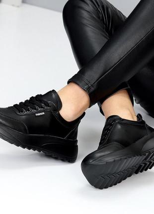 Легкие девчачье кожаные кроссовки, черный цвет на шнурках, повседневный вариант 36,37,39,40,41,383 фото
