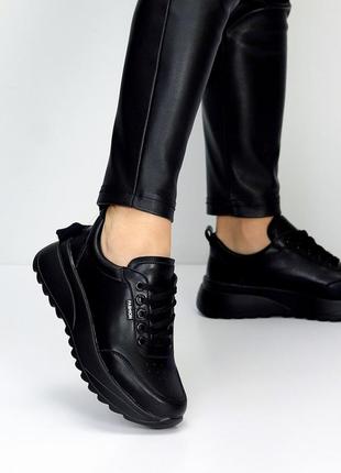 Легкие девчачье кожаные кроссовки, черный цвет на шнурках, повседневный вариант 36,37,39,40,41,385 фото