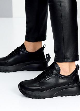 Легкие девчачье кожаные кроссовки, черный цвет на шнурках, повседневный вариант 36,37,39,40,41,387 фото