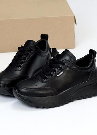 Легкие девчачье кожаные кроссовки, черный цвет на шнурках, повседневный вариант 36,37,39,40,41,386 фото