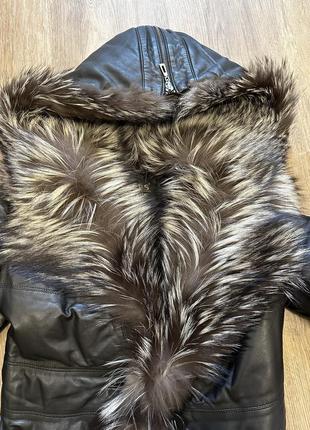 Куртка кожаная утепленная с капюшоном, мех чернобурка7 фото