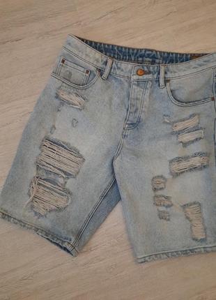 Трендовые рваные джинсовые шорты1 фото