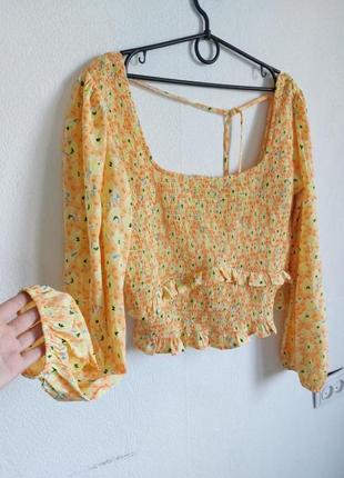 Трендовая блуза с квадратным вырезом в цветочный принт5 фото