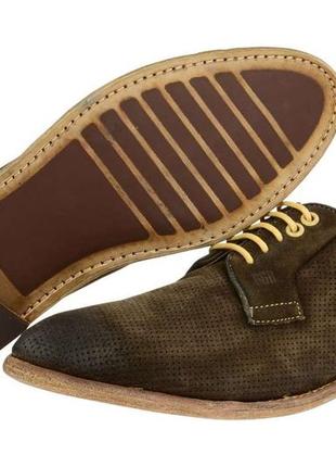 Стильного дизайну замшеві туфлі з перфорацією бренду з німеччини gordon & bros.3 фото