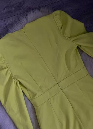 Стильное платье по фигуре с вырезом лимонного/желтого цвета5 фото