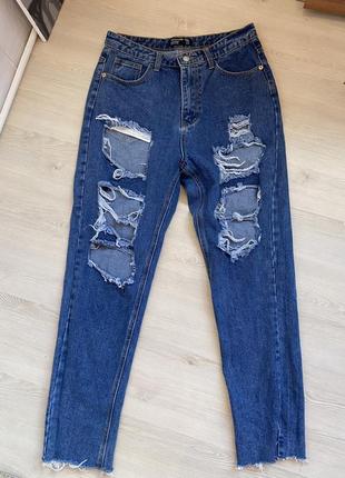 Актуальные рваные джинсы мом, стильные, базовые, модные, трендовые4 фото