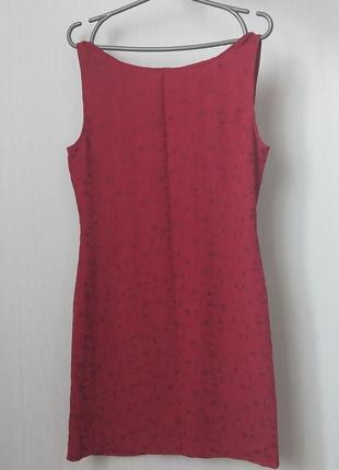 Красное платье с цветами
итальялия женская1 фото