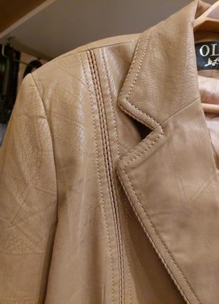Кожаная женская куртка большого размера7 фото