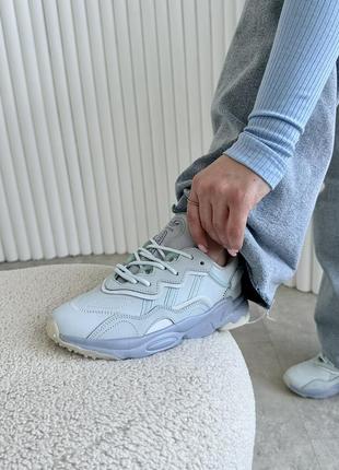 Шикарные женские кроссовки adidas ozweego light blue светло-голубые8 фото