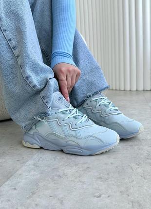 Шикарные женские кроссовки adidas ozweego light blue светло-голубые3 фото